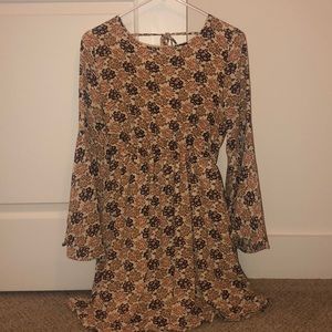 Open back neutral print dress